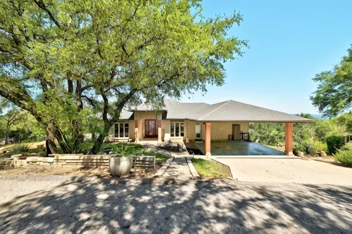 Panoramic View of Lake Marble Falls- 4BRM 10 Acres 1 King and 3 Queen Beds
