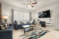 Charming 3-bedroom Townhome conveniently located in Georgetown