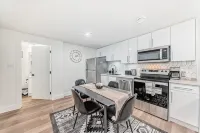 1-Bed, w/ In-Unit Washer & Dryer, Cozy Living,1-2 Min Drive to Anthony Henday! - 방갈로