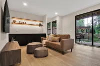 Zoka - A Luxe Modern Cabin Near Clemson w/ Hot Tub - Lake Hartwell - Chalets