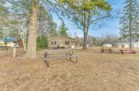 Spacious 3-Bedroom Cabin on Beautiful Blueberry Lake