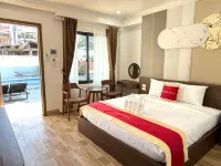 Avenue Hotel VangVieng - С бассейном