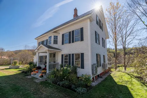 Historic Riverfront House: 5 Bedrooms 3.5 Baths on 5 Acres