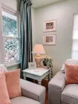Rainbow Retreat ~ 3-bedroom fun loving home full of color! - Homestays