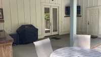 Luxury Bulldog Cottage! -  Privatzimmer