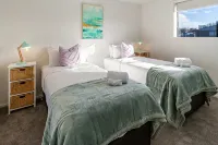 CBD 2BR with Backyard - Walk Everywhere Hotels in 