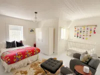 Dickson Marfa House - Spacious 7-Bedroom Vacation Rental + Events