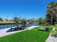 Waterfront Oasis with Boat Lift & Hot Tub in Bokeelia Hotels in Bokeelia