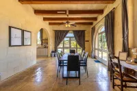 Villa Nirvana - 4 bedrooms (sleeps 8 + 2 kids) Qala village - Homestays