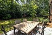 Midtown Brick Cottage 3BR, 2BA • 15 Mins to Ft Moore - 4-نجوم