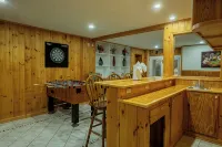 Spacious 5-bedroom farmhouse in peaceful Nokesville with Pool - 4-Sterne