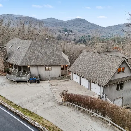 8-Bedroom Mountain Lodge in Sky Valley Near Golf and Highlands