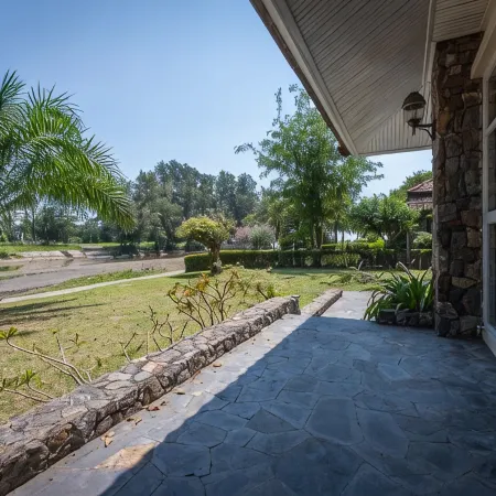 F4 Beach House Kitchen BBQ 3 Bedrooms Large Yard