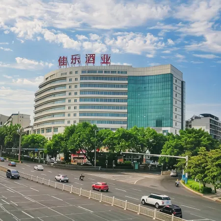 Longcheng Hotel (Luzhou Broadcasting Center Backgammon)