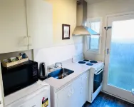 Merivale Court Large Studio-Unit 3 - Homestays