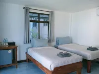 Charung by The Sea - شرفة