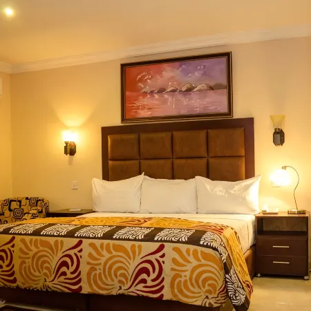 Tomats Inn and Suites