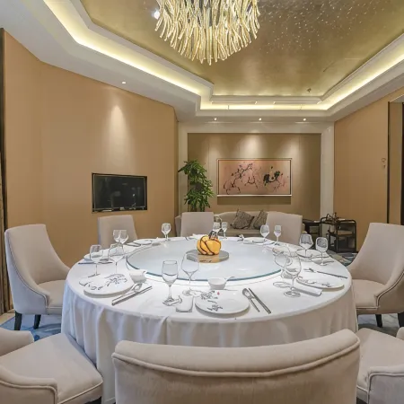 China Palace Hotel Отели рядом с достопримечательностью «Станция метро Fuxingmen»