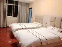 Hongcheng Hotel (Jianshui Ancient City Small Train Store)