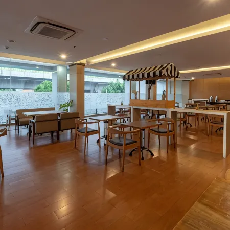 Terraz Tree Hotel Jakarta Отели рядом с достопримечательностью «Статуя Панчоран»