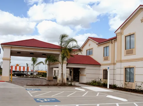 Best Western Lone Star Inn - parking