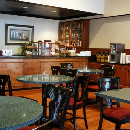 Best Western Plus Carlton Suites