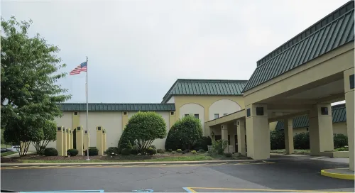 Ramada by Wyndham Indiana - Bãi đậu xe