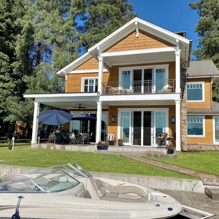 THE FOX HOUSE on Flathead Lake: Lakefront Luxury Living
