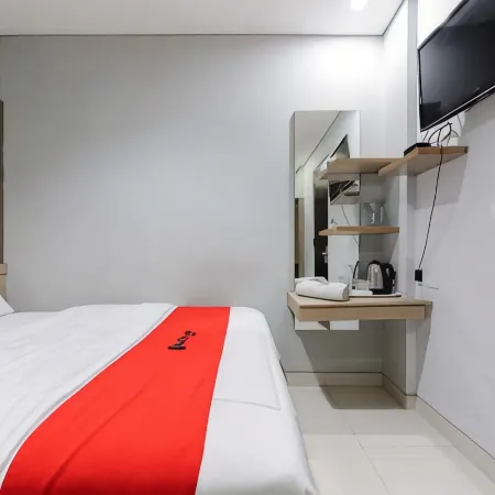 RedDoorz Plus near Grand Indonesia Jakarta Отели рядом с достопримечательностью «Торговый центр Thamrin City»