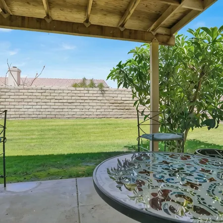 CASA AZUL 3-bedroom house in delightful Indio with WiFi, hot tub, golf course