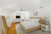 Historic Cottage on Greene Square – Walk to River Street, Downtown Savannah,Scad - Bungalows