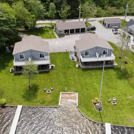 Lakefront  3-bedroom Duplex  on Lake Winnisquam, docks, Beach, WiFi, AC.B2A