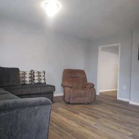 Charming 2-bedroom apartment with WiFi, AC in enjoyable Hemphill
