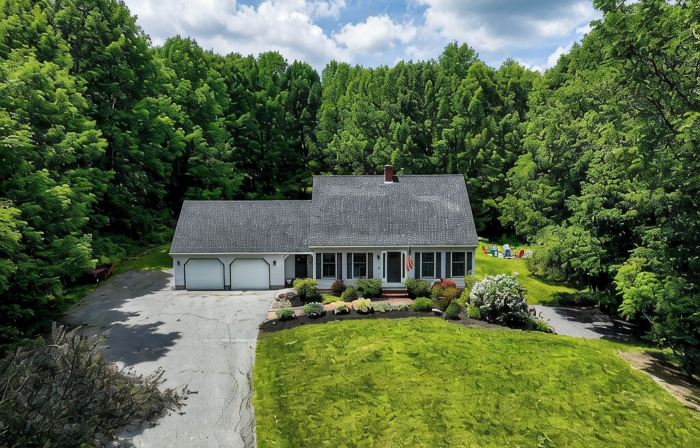 Peaceful Home in Central Maine