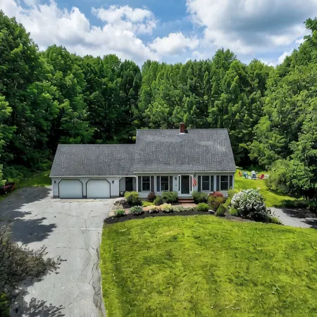 Peaceful Home in Central Maine