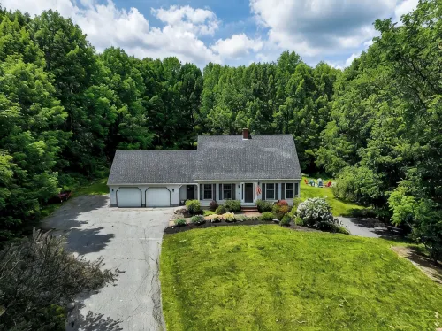 Peaceful Home in Central Maine