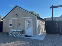 Tranquil 2-bedroom apartment in Lima, MT. Family & Pet friendly.