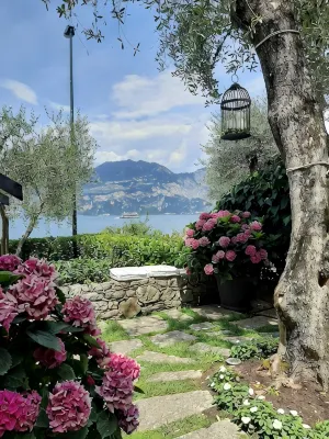Villa on LAKE with private dock.