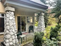 Cozy Village Townhome- Free Parking! - Hot Tub