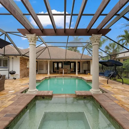 3Br Naples Vacation Home - Heated Pool & Spa - Sleeps 8 - Game Room