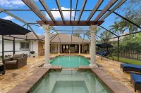 3Br Naples Vacation Home - Heated Pool & Spa - Sleeps 8 - Game Room - Swimmingpools