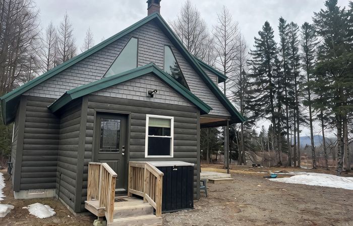 Beautiful Log Cabin on Moose River in Jackman ME