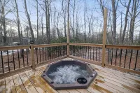 Raccoon House & Spa. Scandinavian style retreat w/ sauna and hot tub. - Hot Tub