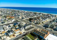 Cozy 1-bedroom condo in Lavallette, located 1 block from beach - Homestays