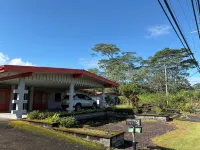 Charming 2-bedroom house in wonderful Pāhoa with free private covered parking - Homestays