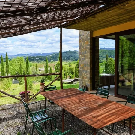 TUSCANY DETACHED HOUSE INCREDIBLE PANORAMA, LARGE GARDEN 5 MIN FROM AREZZO