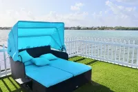 Charming house boat with 2 bedrooms and WiFi, AC in wonderful Islamorada