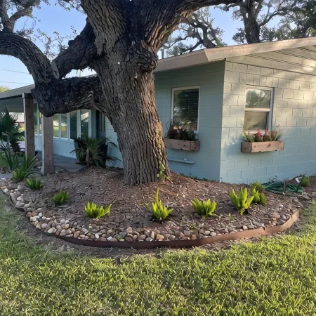 Newly remodeled coastal cottage 3 blocks from the water!