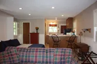 Guadalupe River Road Retreat Honeymoon Cabin - Chalets