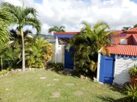 Sainte-Anne, typical villa for 4-6 people Sea view, directly on the beach. - 3 ดาว